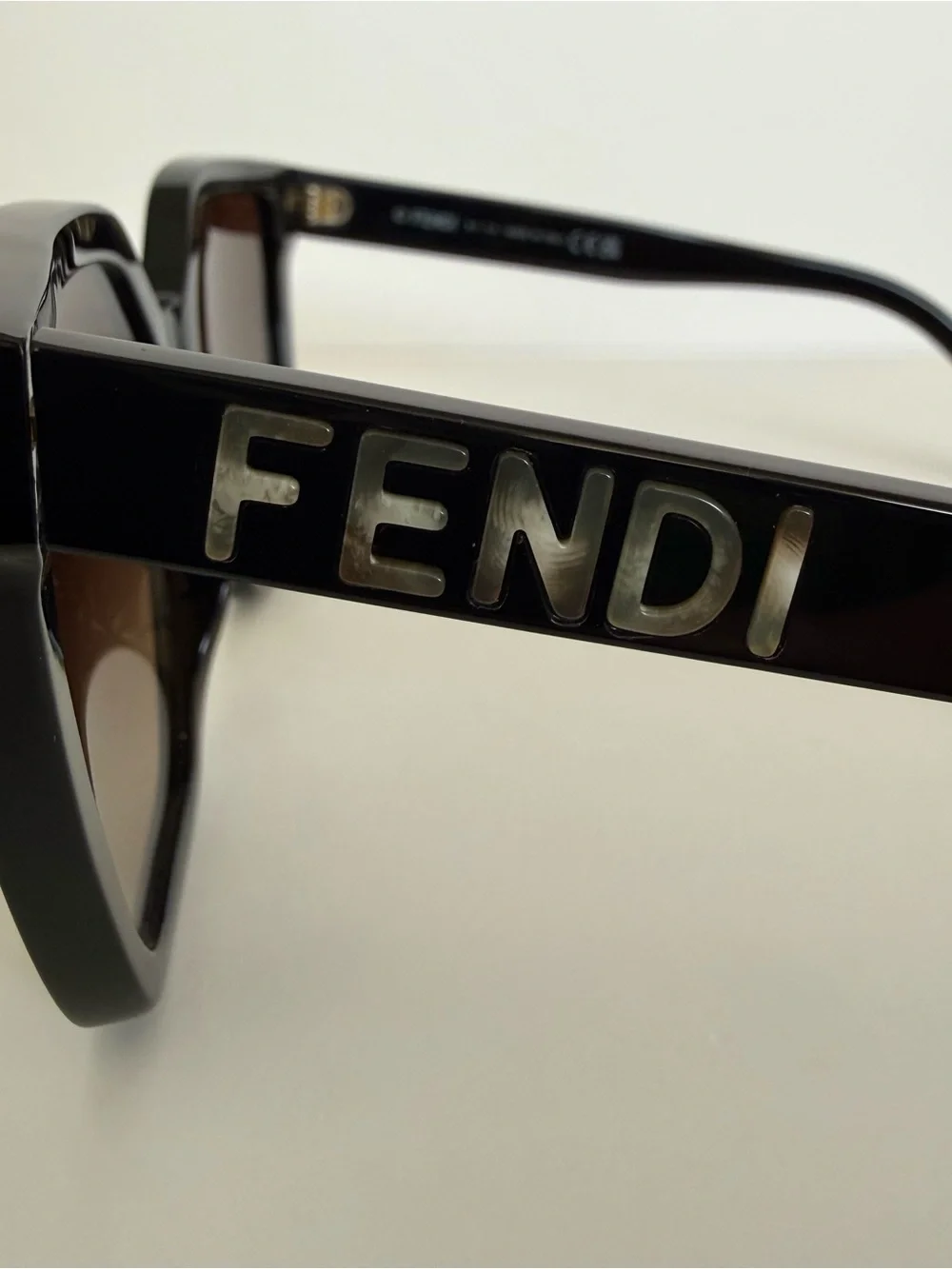 NEW!!! Fendi women oversized sunglasses FE40086I 01F Authentic